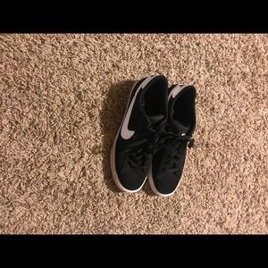 Nike casual shoes size 10